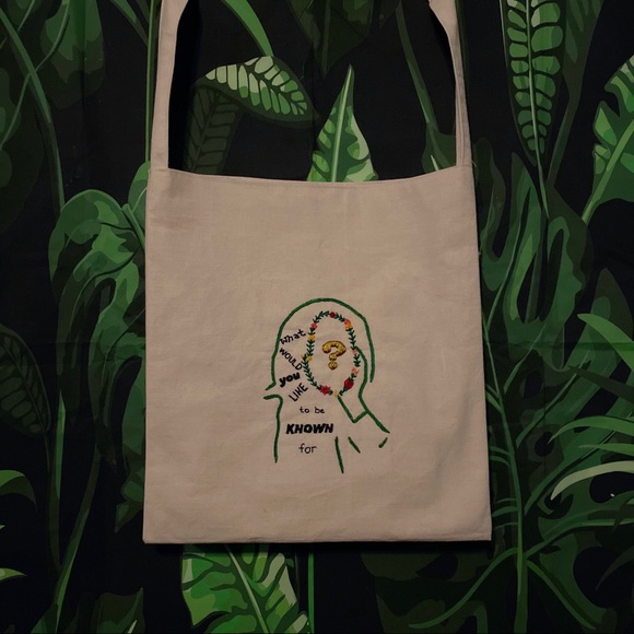 Meet your posher/s, Fleur, Julz & Mom♡ - Picture 5 of 5